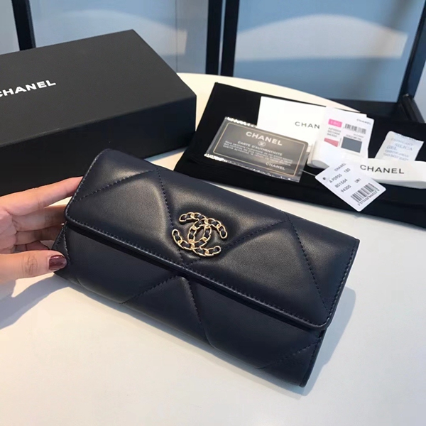 シャネル財布背面デザイン